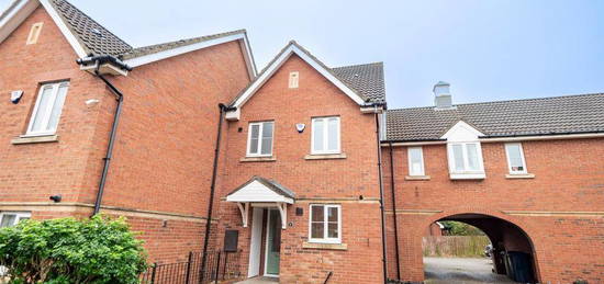 3 bedroom semi-detached house to rent