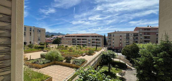 Appartement T4 de 85 m² avec balcon, cave et possibilité de stationnement