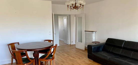 Appartement meublé  à louer, 4 pièces, 3 chambres, 76 m²