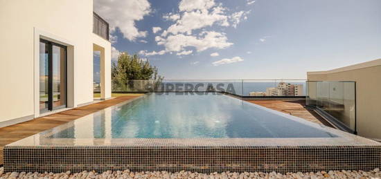 Moradia T3 com piscina e vista mar, no Funchal, Madeira