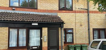 Flat for sale in Kilmarnock Gardens, Dagenham RM8