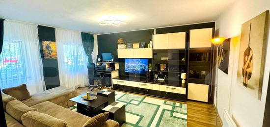 Apartament 3 camere, decomandat, 76 mp, 1 Mai, zona Pelendava (in spate)