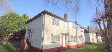 Flat to rent in Sandringham Crescent, Moortown, Leeds LS17