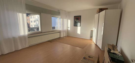 Helle und ruhige 2-Zimmer-Wohnung mit großer Dachterrasse