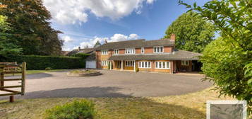 5 bed detached house for sale