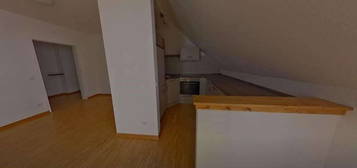 Zentrale aber ruhige  3-Zimmer Wohnung mit Einbauküche & Dachterrasse, optional TG Stellplatz