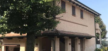 Villa unifamiliare, buono stato, 425 m², Centro, Scandiano