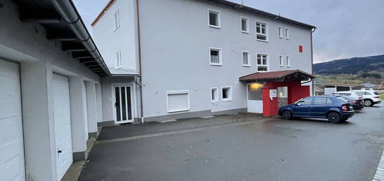 **Geräumige 4-Zimmer-Wohnung mit großzügigem Südbalkon zzgl. Garage und Stellplatz! **