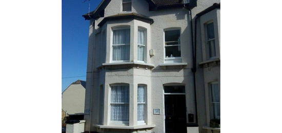 Flat to rent in East Street, Herne Bay CT6