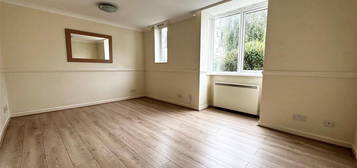 Flat to rent in Dartmouth Mews, Cecil Place, Southsea PO5