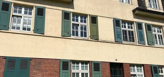 Geräumige, helle Dachgeschosswohnung in ruhiger Lage