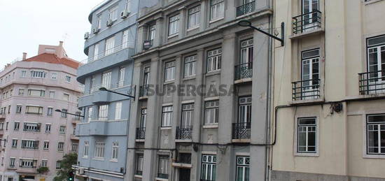 Apartamento mobilado e equipado-Rua Joaquim António de Aguiar