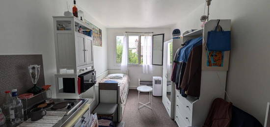 Studio de 14.4 m² -Investissement locatif - Métro Porte de Bagnolet - Rue de la Justice - Paris