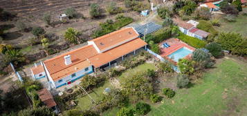 Quinta com moradia T4+1 e piscina