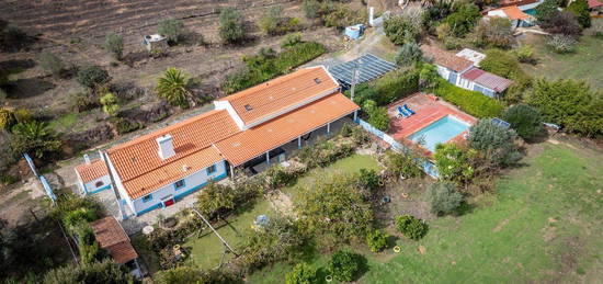 Quinta com moradia T4+1 e piscina