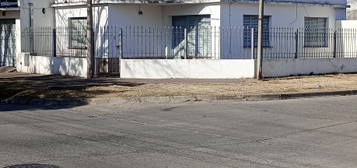 Casa 5 Ambientes. Todos Los Servicios.
