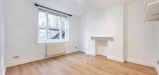 Flat to rent in Gosfield Street, Fitzrovia, London W1W