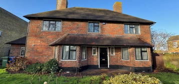 Detached house to rent in Albany Road, Sittingbourne ME10