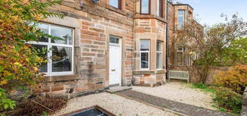 3 bedroom ground floor flat for sale