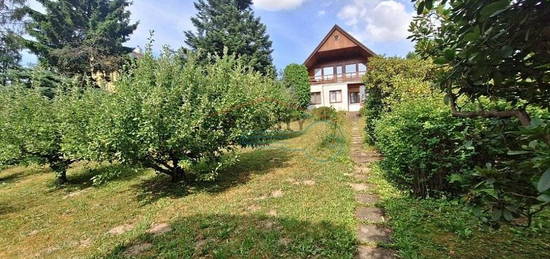 Prodej zděné, patrové chaty s garáží, Praha-východ, Radějovice