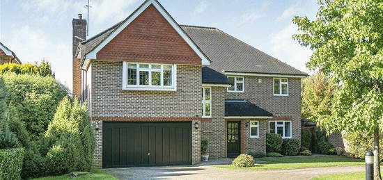 5 bedroom detached house