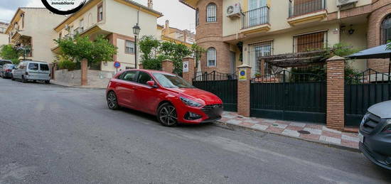 Casa adosada en venta en Calle Cruces, La Zubia Ciudad