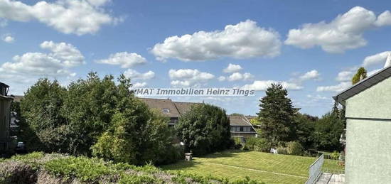 *** Büsbach - Sonnige Dachgeschosswohnung mit grünem Ausblick 86 m² 3-Zi- • PKW Stellplatz ***