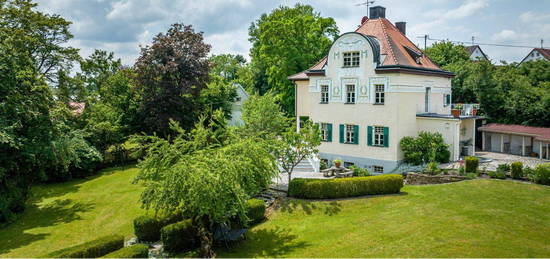 AIGNER -  Denkmalgeschützte Jugendstilvilla mit zusätzlichem Baurecht in Schondorf am Ammersee