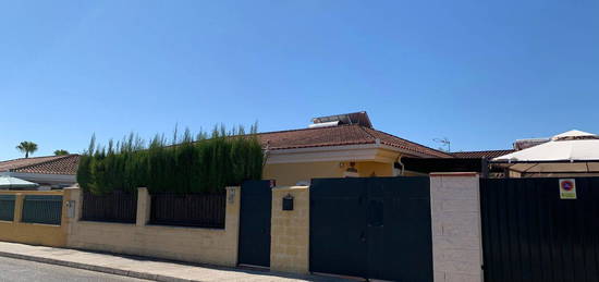 Chalet pareado en venta en calle Antonio Valdivieso Pérez, 7