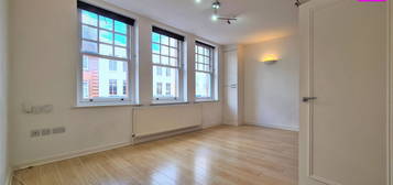 Flat to rent in Church Street, Enfield EN2