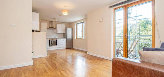 Flat to rent in Cremer Street, Shoreditch E2