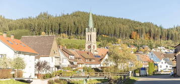 Feine 3-Zimmer- Altbauwohnung im Erdgeschoss