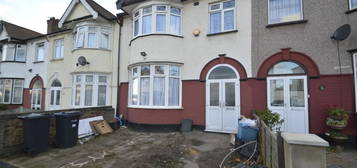 Terraced house to rent in South Park Road, Ilford IG1