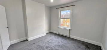 Terraced house to rent in Grays Road, Slough SL1