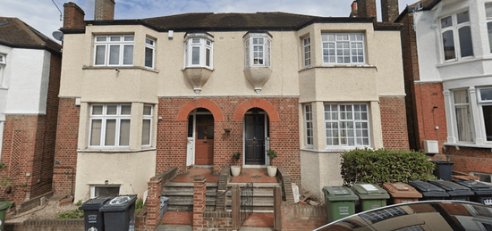 Flat to rent in Boyne Road, London SE13