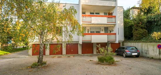 Traumhaft, hochwertig sanierte Wohnung in Mauer mit großer Loggia und Einzelgarage