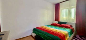 Inchiriez apartament in M6