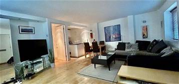 Flat to rent in Elias Place, London SW8