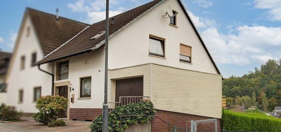 Solides Einfamilienhaus als Doppelhaus mit Garage in sehr schöner zentraler Wohn- und Aussichtslage