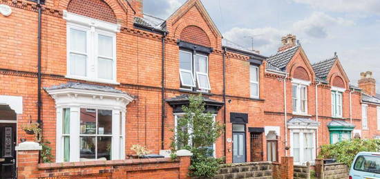 6 bedroom terraced house