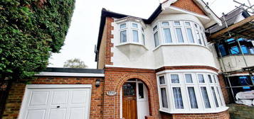 4 bedroom semi-detached house to rent