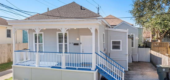 511 9th St, Galveston, TX 77550