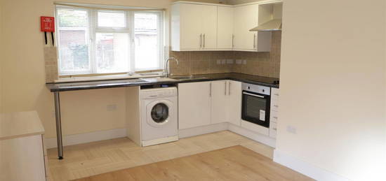 Studio to rent in Bulstrode Avenue, Hounslow, Middlesex TW3