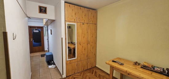 Vand apartament 3 camere, etajul 1, Vlaicu