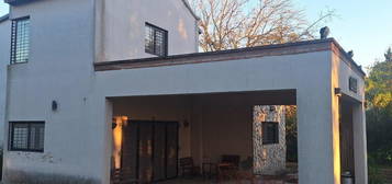 Casa de 4 Dorm. - Gran Espacio Verde