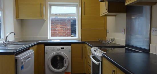 Terraced house to rent in Clayton Park Square, Newcastle Upon Tyne NE2