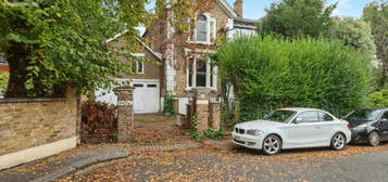 5 bedroom semi-detached house for sale