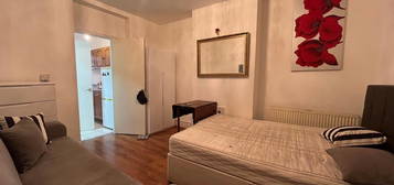 Flat to rent in Downhills Way, London N17