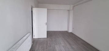 Apartament 2 camere semidecomandat, bloc nou