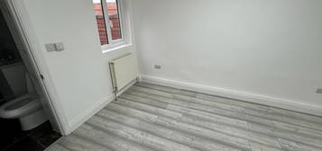 Flat to rent in Whitley Wood Lane, Reading RG2